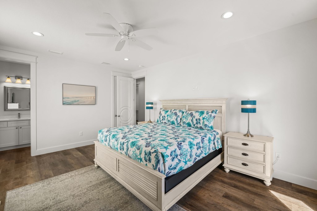 King Bedroom With Private Bathroom On 2nd Floor