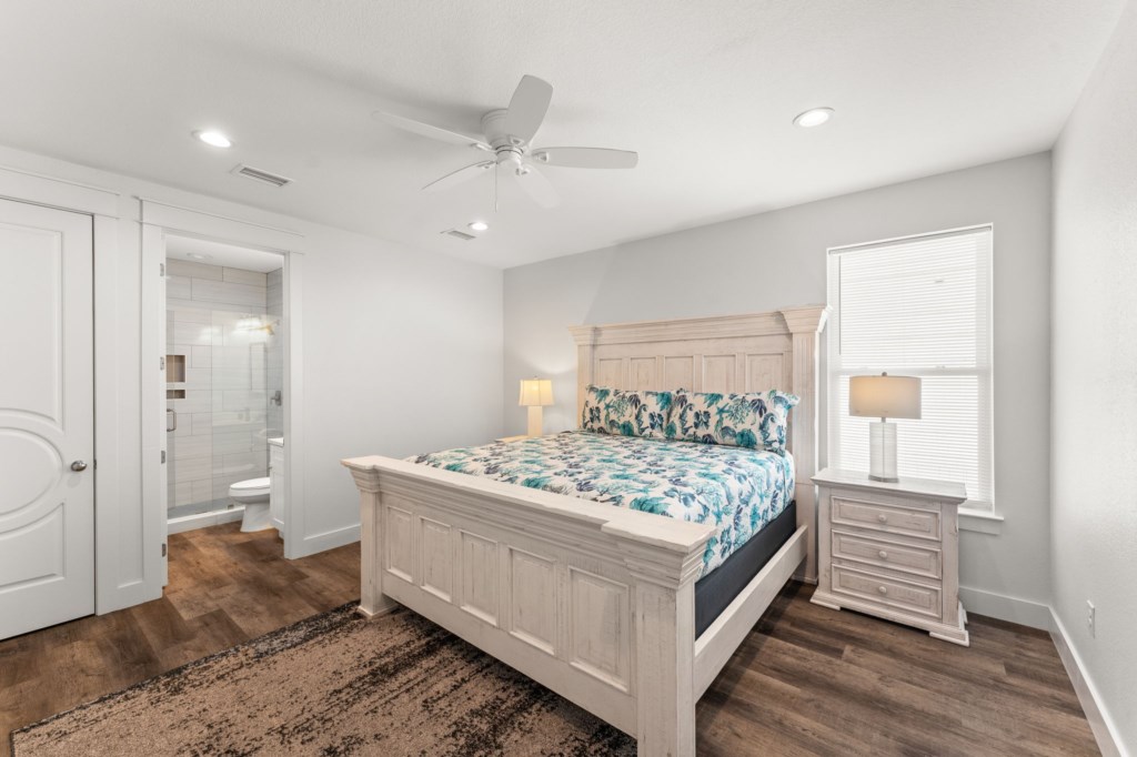 King Bedroom With Private Bathroom On 2nd Floor