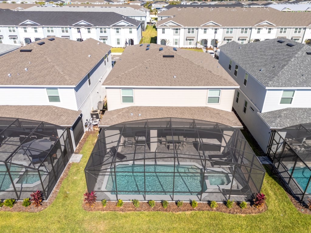 Back of the property (bird-view)