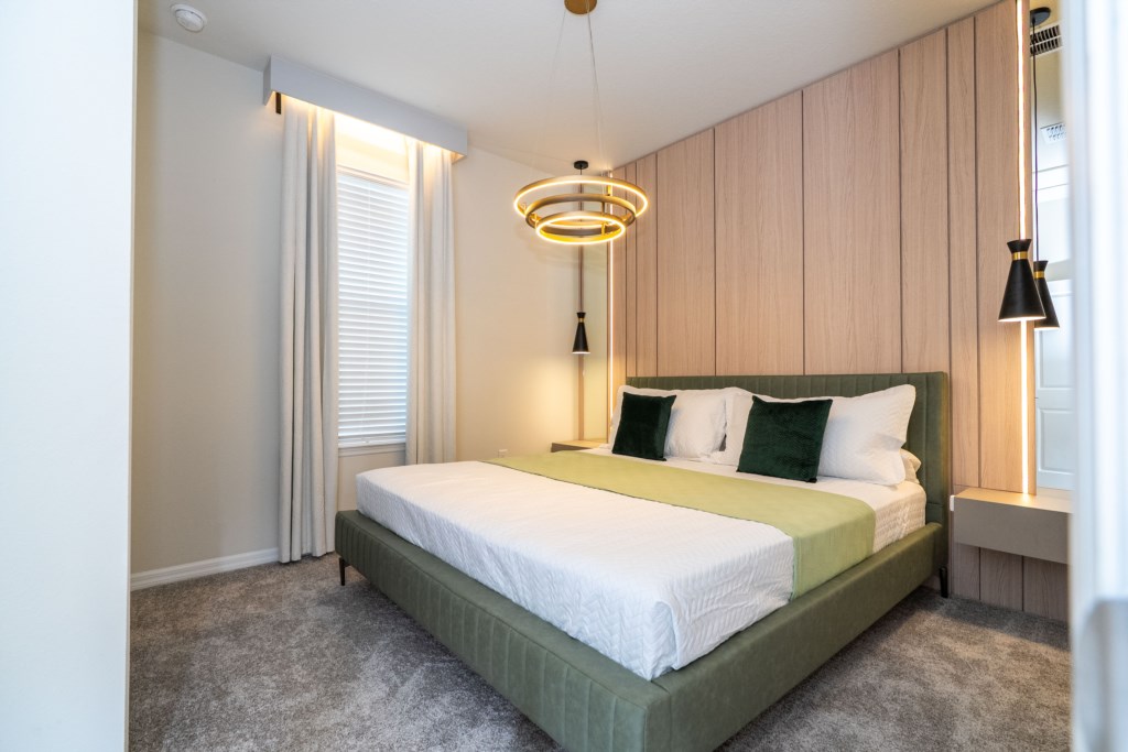 King bedroom 1st floor