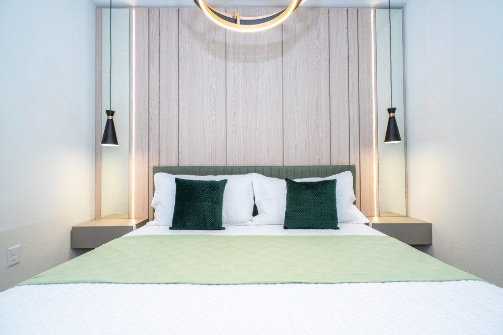 King bedroom 1st floor