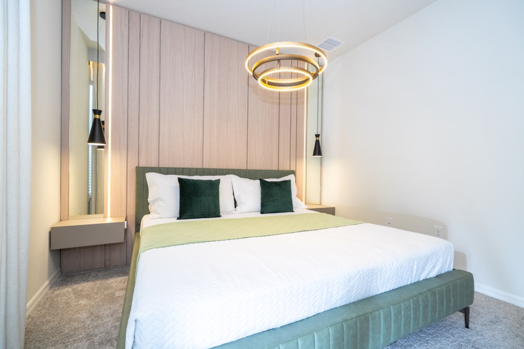 King bedroom 1st floor