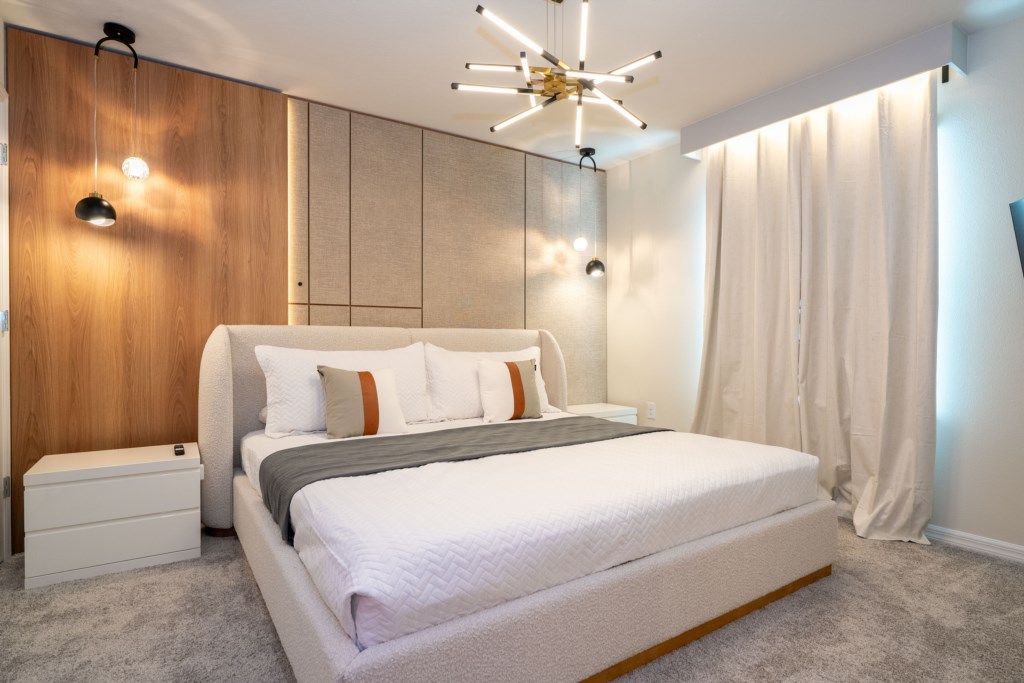 King bedroom (Jack'n Jill style bathroom)