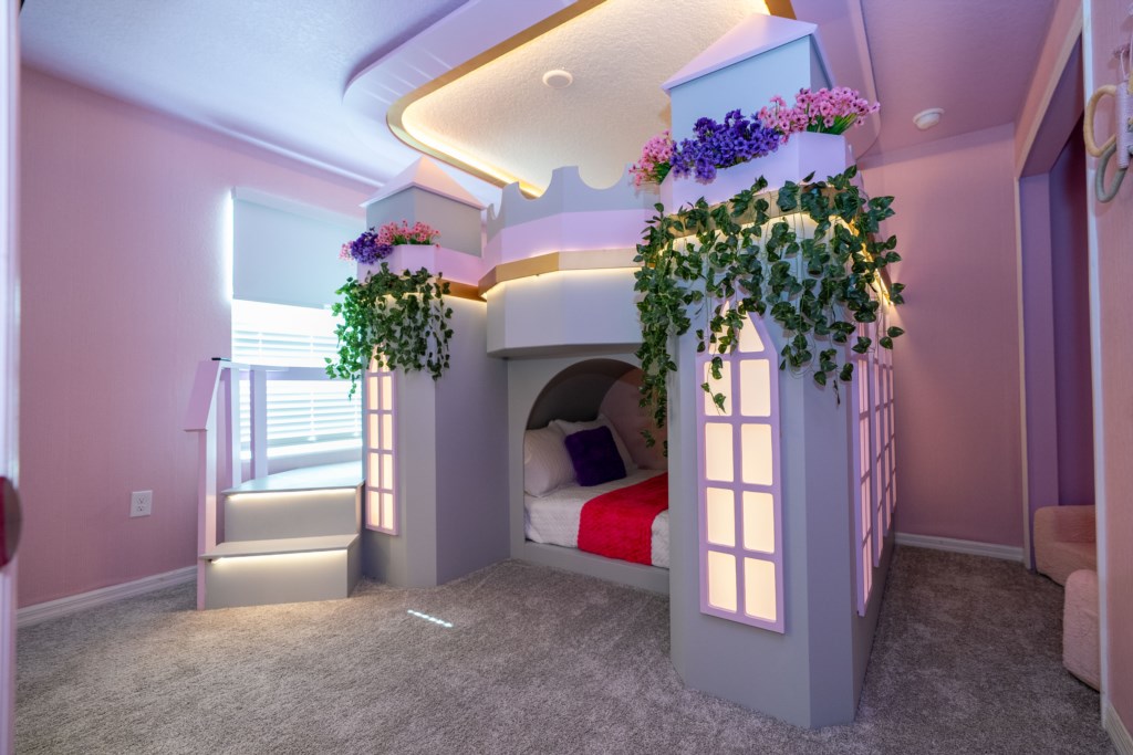 Princess bedroom w/ full + twin bed