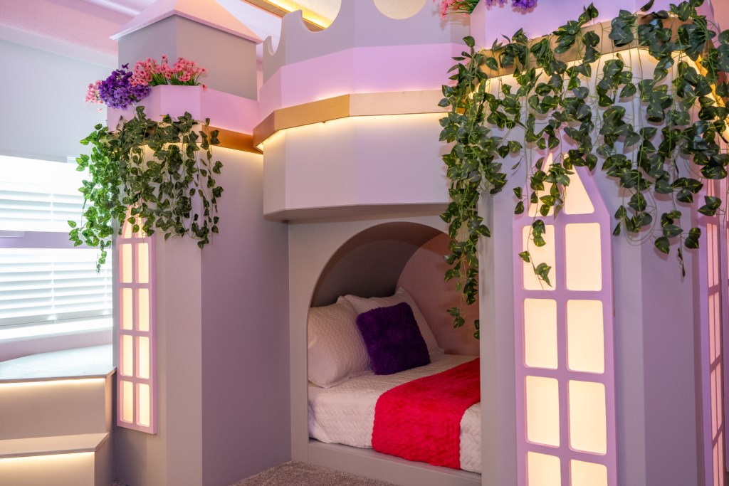 Princess bedroom w/ full + twin bed