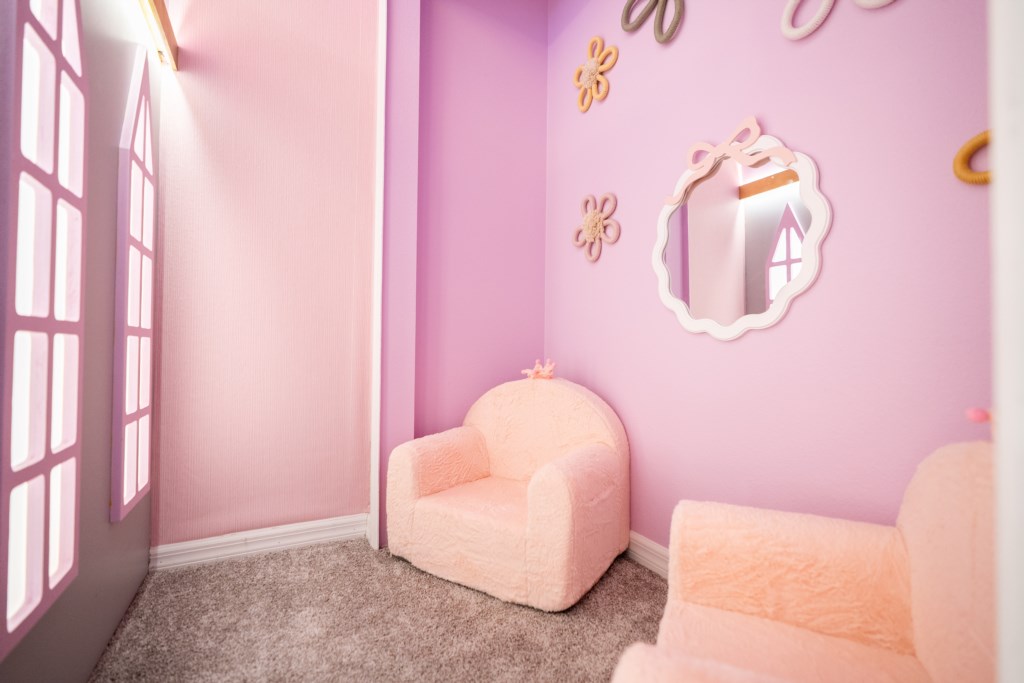 Princess bedroom w/ full + twin bed