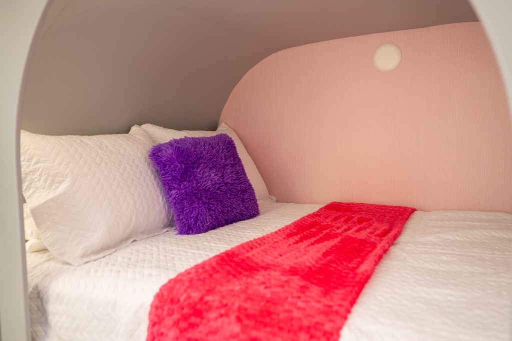 Princess bedroom w/ full + twin bed