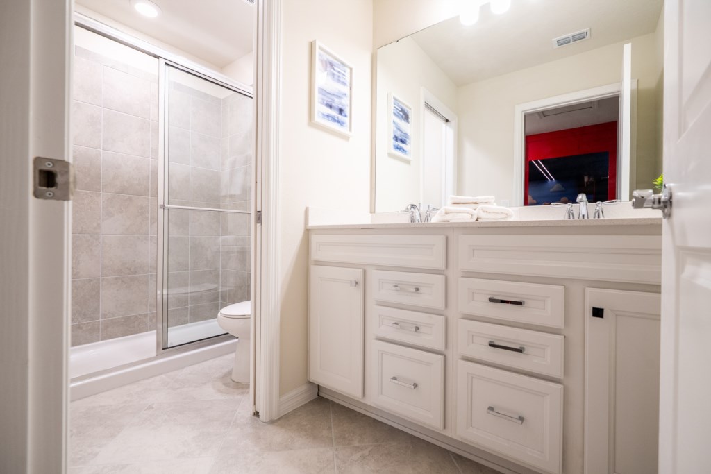 Full bathroom 2nd floor