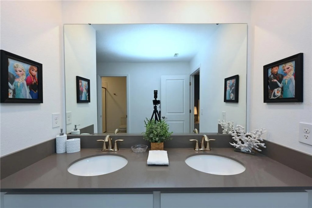 9 bedroom vacation house at Storey Lake - Image 45