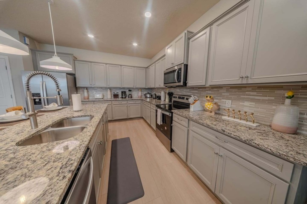 Kitchen — 3024 Mahalo Drive, photo 10 of 80