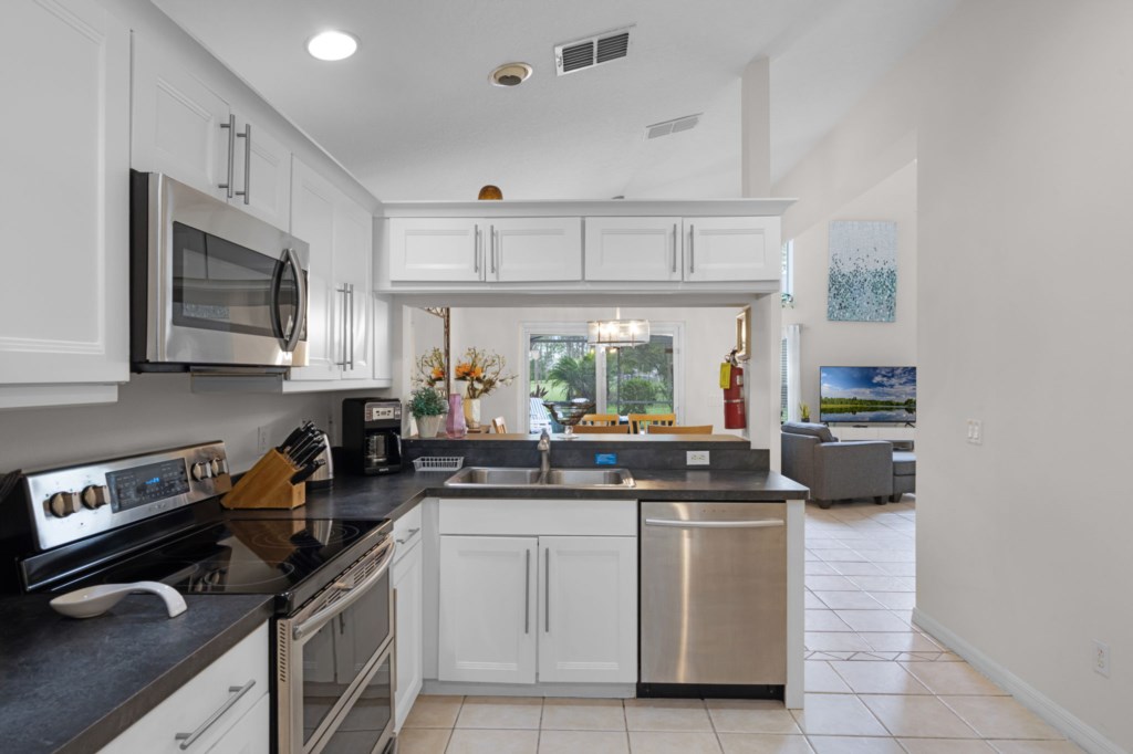 18-web-or-mls-909 Troon Cir-Davenport, FL 33897 - 18.jpg