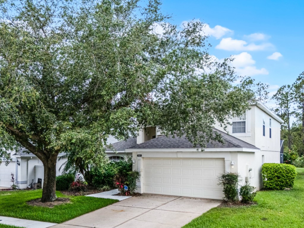 2-web-or-mls-909 Troon Cir-Davenport, FL 33897 - 02.jpg