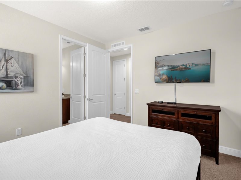 24-7501MarkerAve(32)