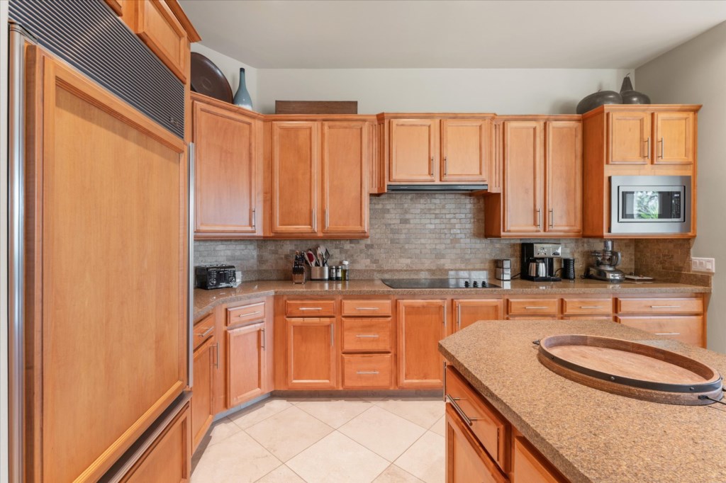 Fully equipped kitchen with spacious countertops and modern appliances.