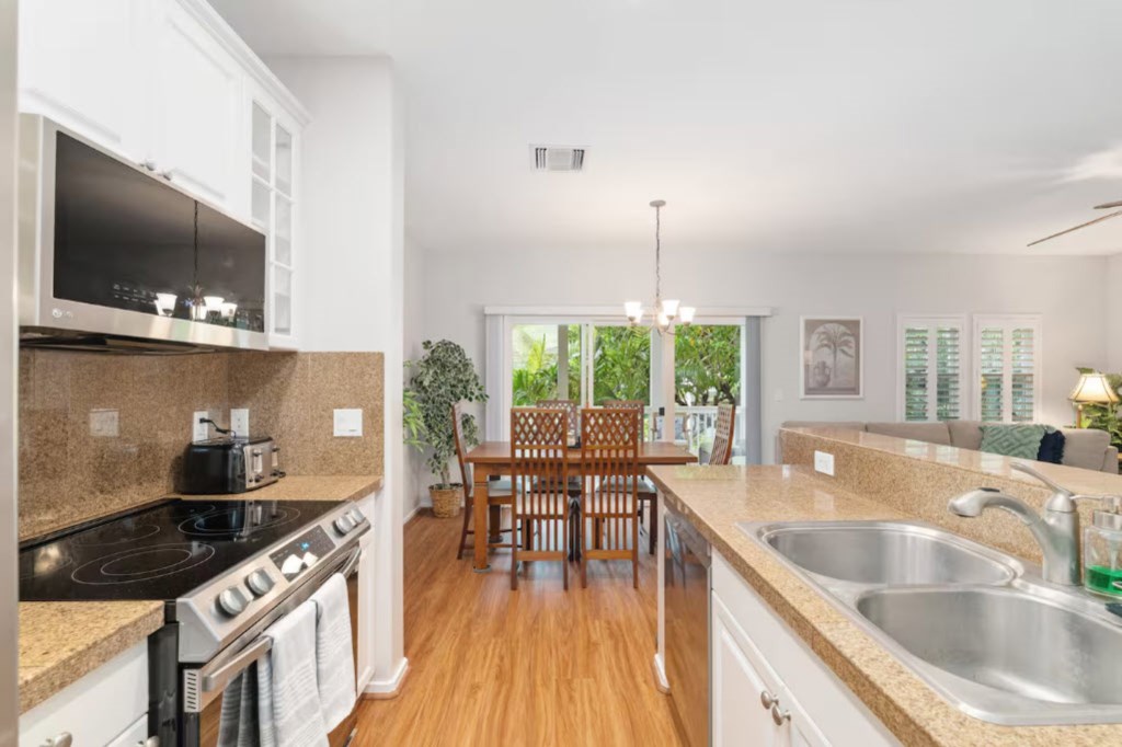 KitchentoDiningArea