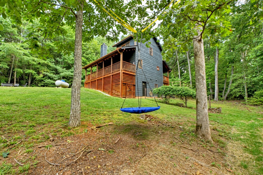 Secluded cabin with spacious deck and forested backdrop, ideal for nature retreats.