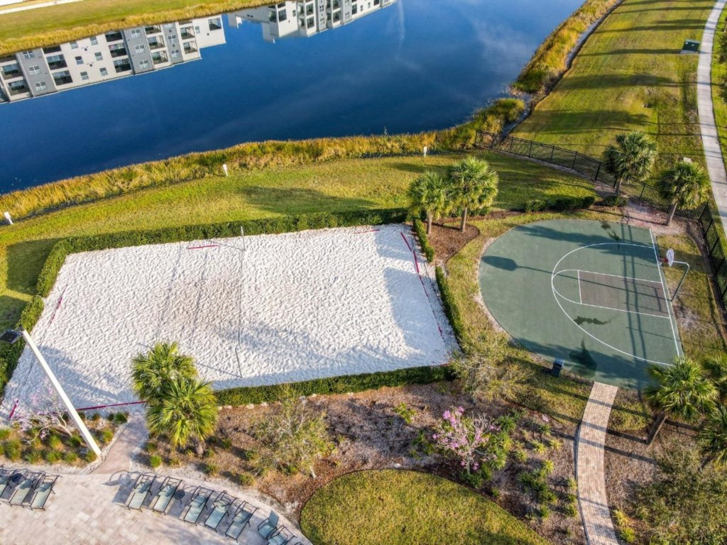 3004_Penelope_Loop-Club00hideaway_Aerial_Courts