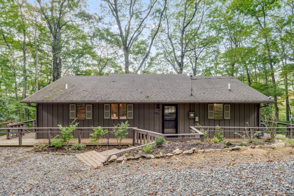 3-web-or-mls-792-mcdaris-loop-dr