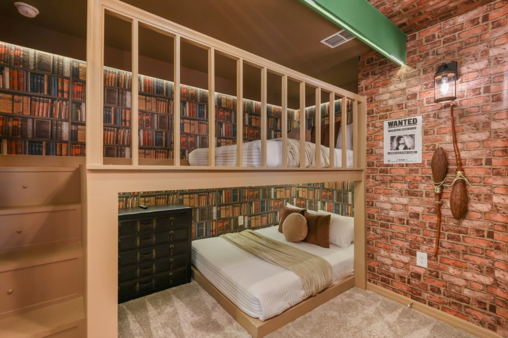 Harry Potter - themed bedroom