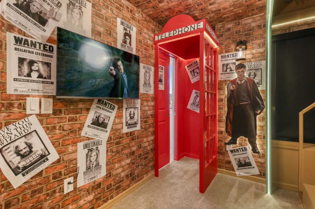 Harry Potter - themed bedroom