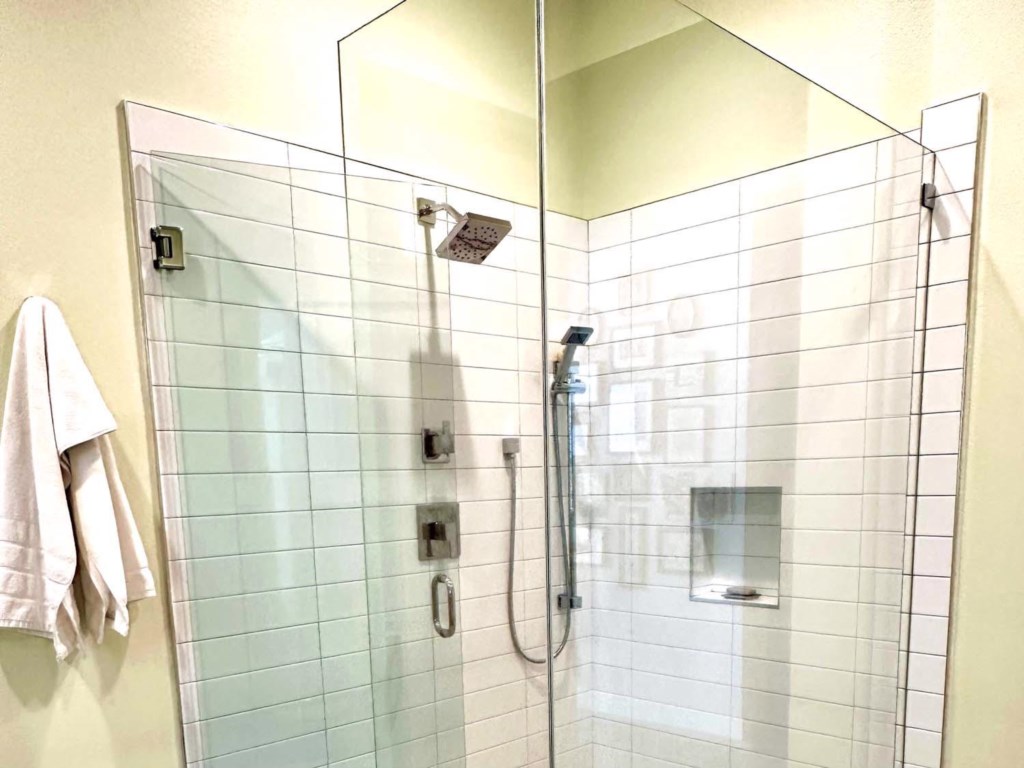 master_bath.0003