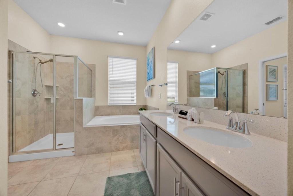 23-895OceanCourseAve-22