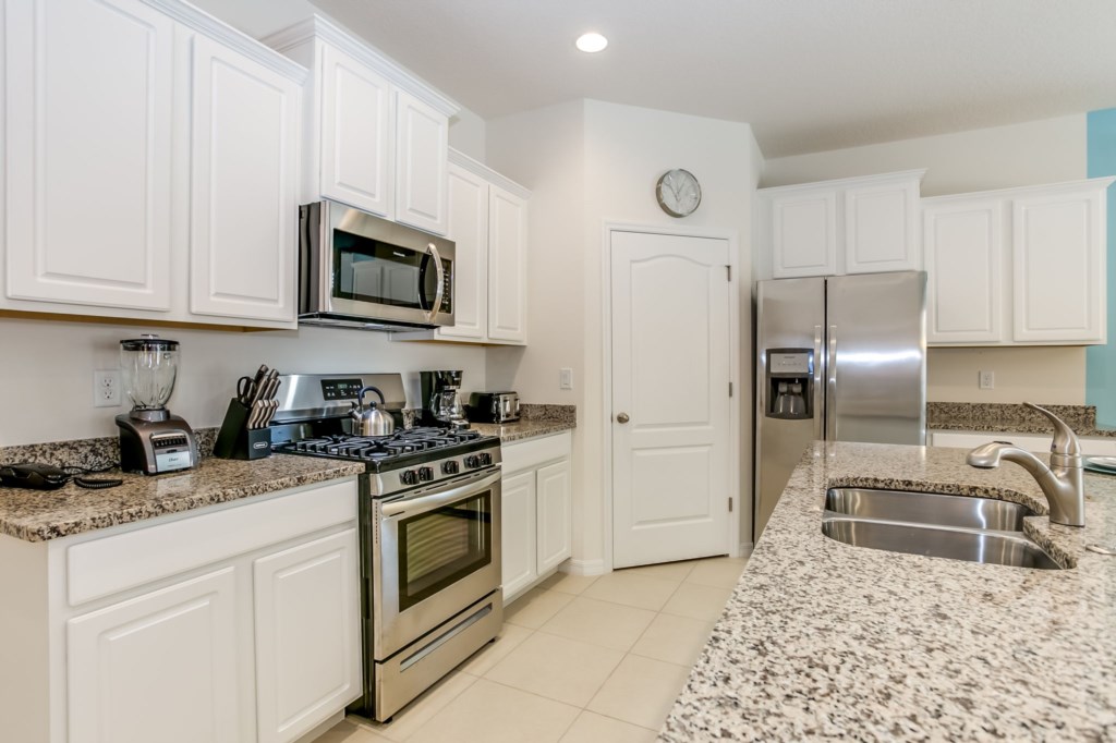 10-web-or-mls-7041OakwoodSt,Solterra_10