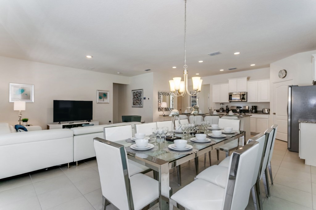 16-web-or-mls-7041OakwoodSt,Solterra_16
