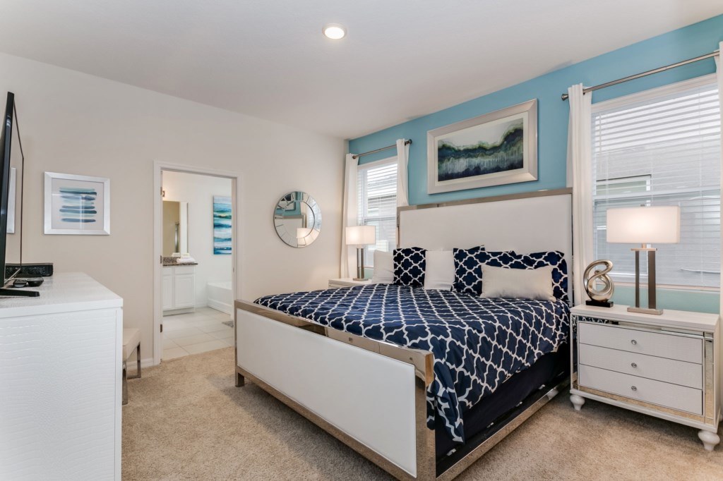 19-web-or-mls-7041OakwoodSt,Solterra_19