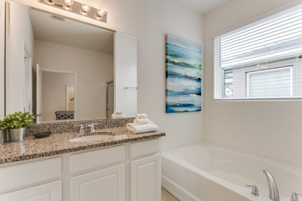22-web-or-mls-7041OakwoodSt,Solterra_22