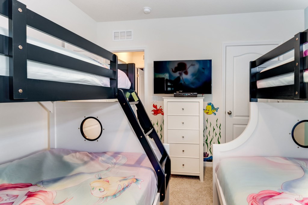 34-web-or-mls-7041OakwoodSt,Solterra_34