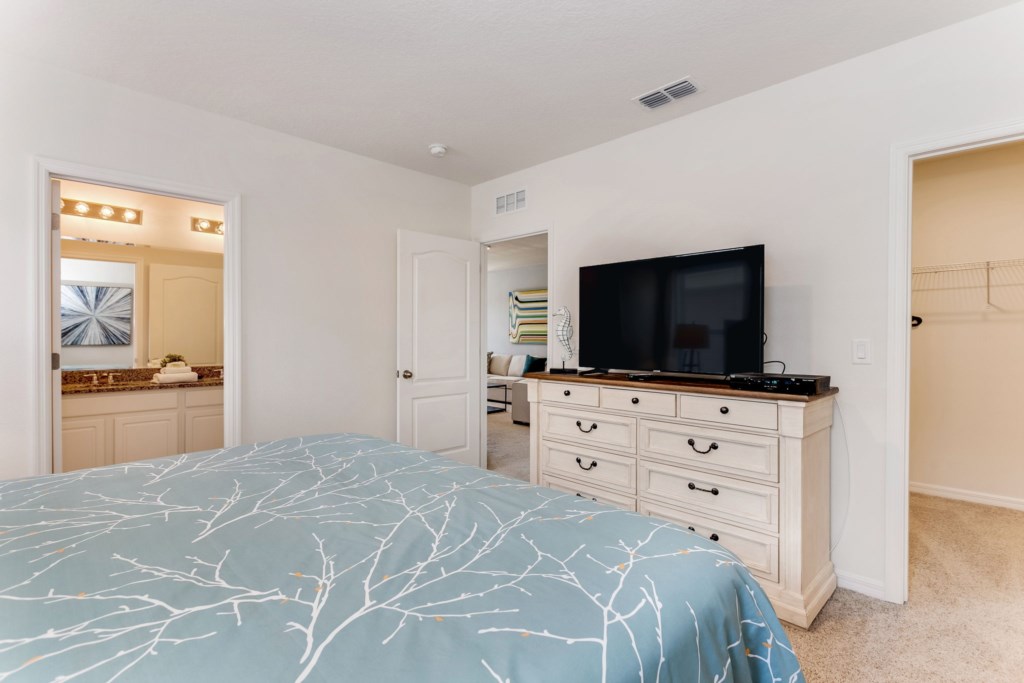 40-web-or-mls-7041OakwoodSt,Solterra_40