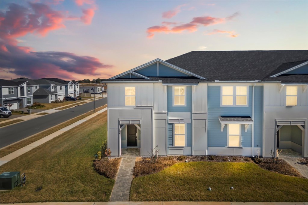 5 bedroom vacation townhouse at Windsor Cay - Image 1