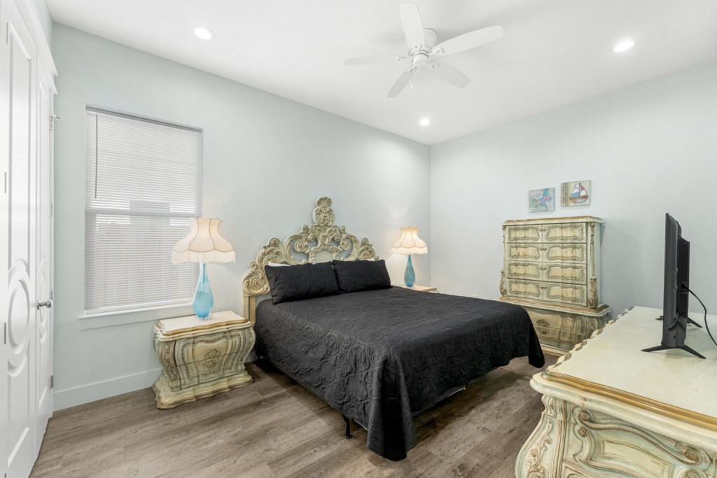 King Room on level 1 with private bathroom