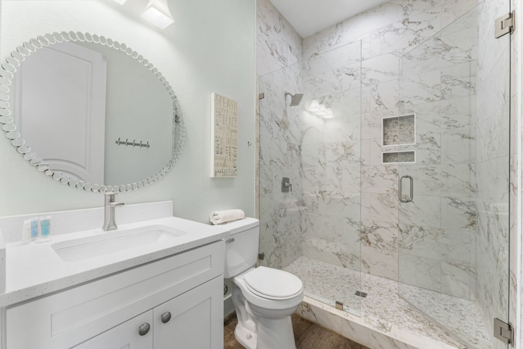 King room on level 1 with private bath