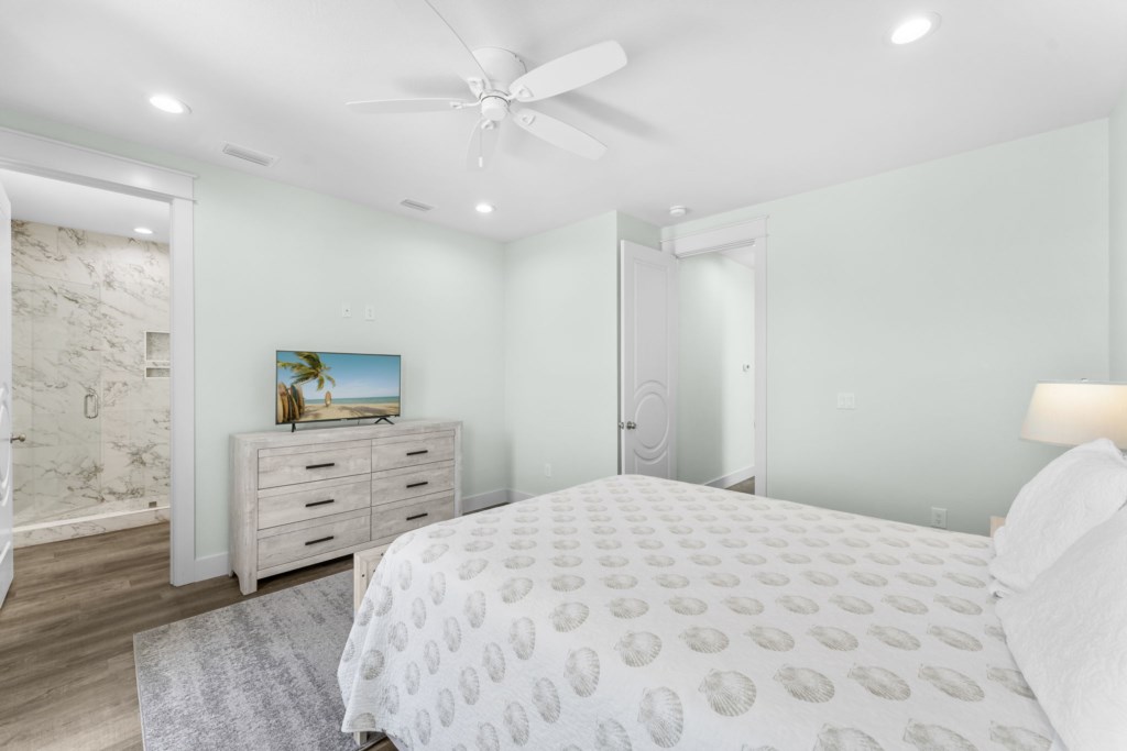 Queen room on level 2 with private bath