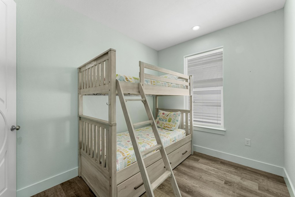 Bedroom with bunk beds on level 3