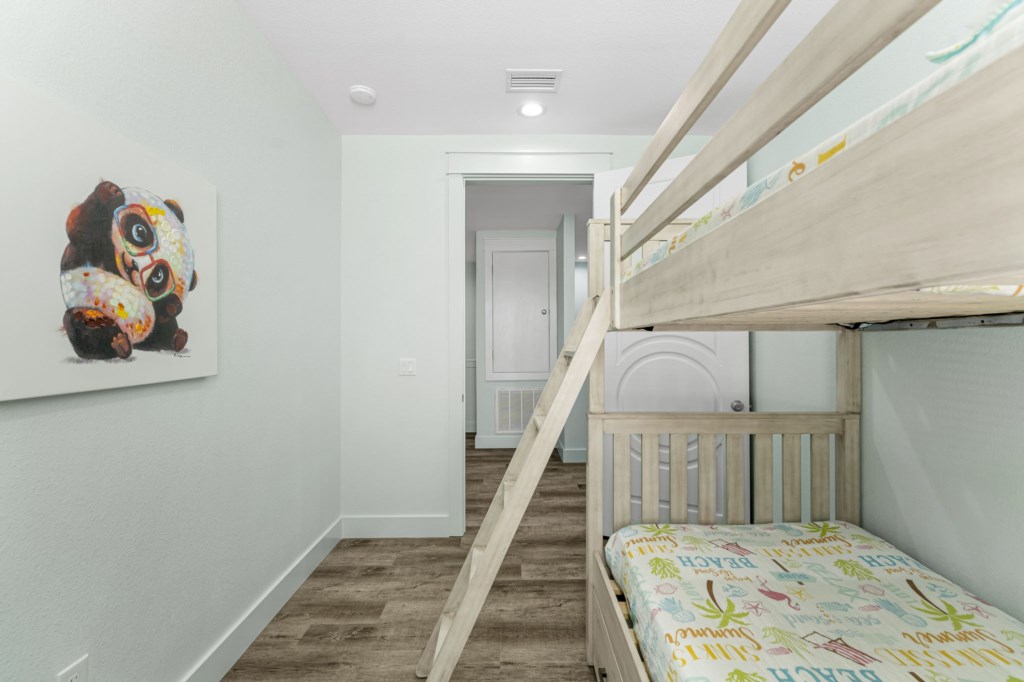 Bedroom with bunk beds on level 3