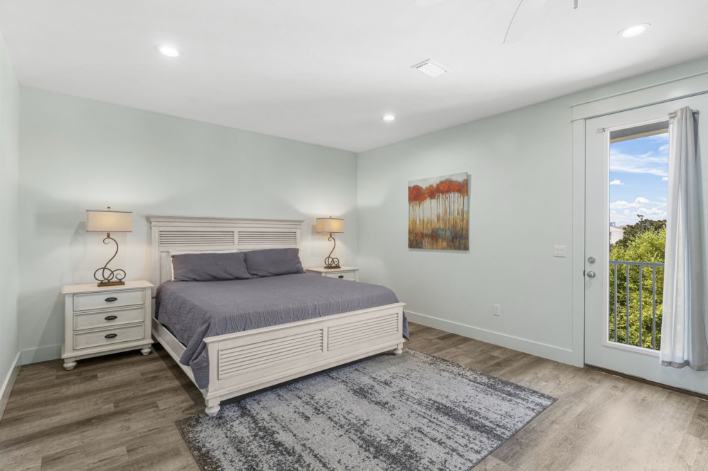 King Room with bunk beds and a private bathroom on level 3