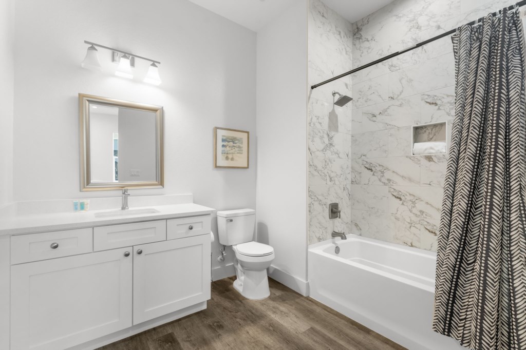 Private King Bathroom On 1st Floor