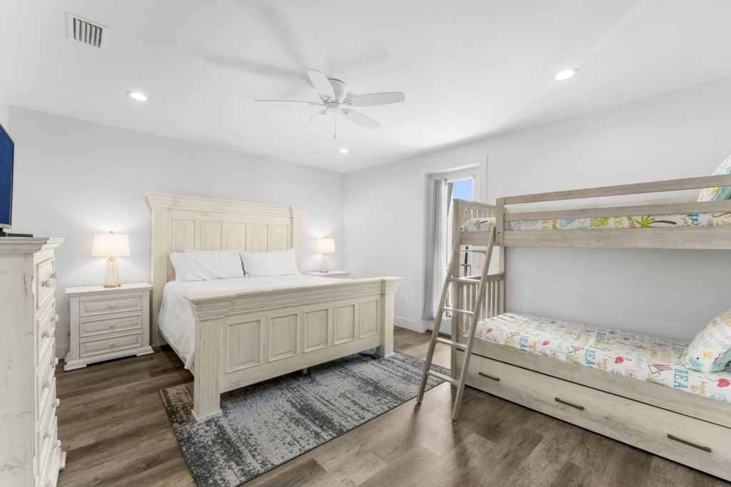 King Bedroom With Three Twin Beds and Private Bathroom On 2nd Floor
