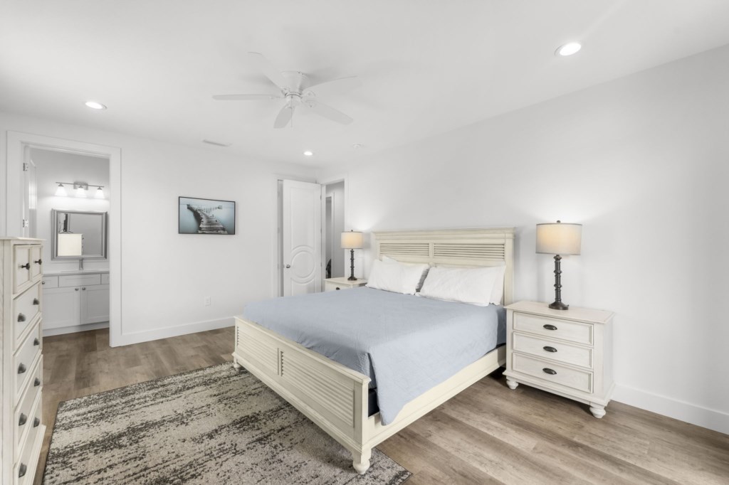 King Bedroom With Private Bathroom On 2nd Floor