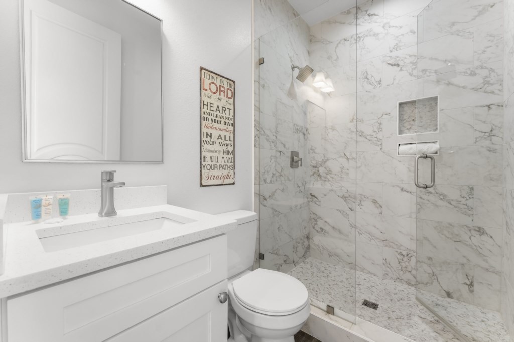 Private Queen/Bunk Bathroom On 2nd Floor