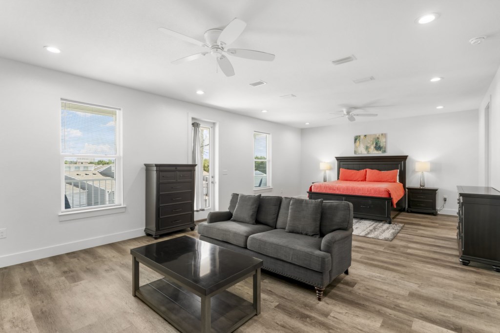 King Bedroom With Private Bathroom On 3rd Floor