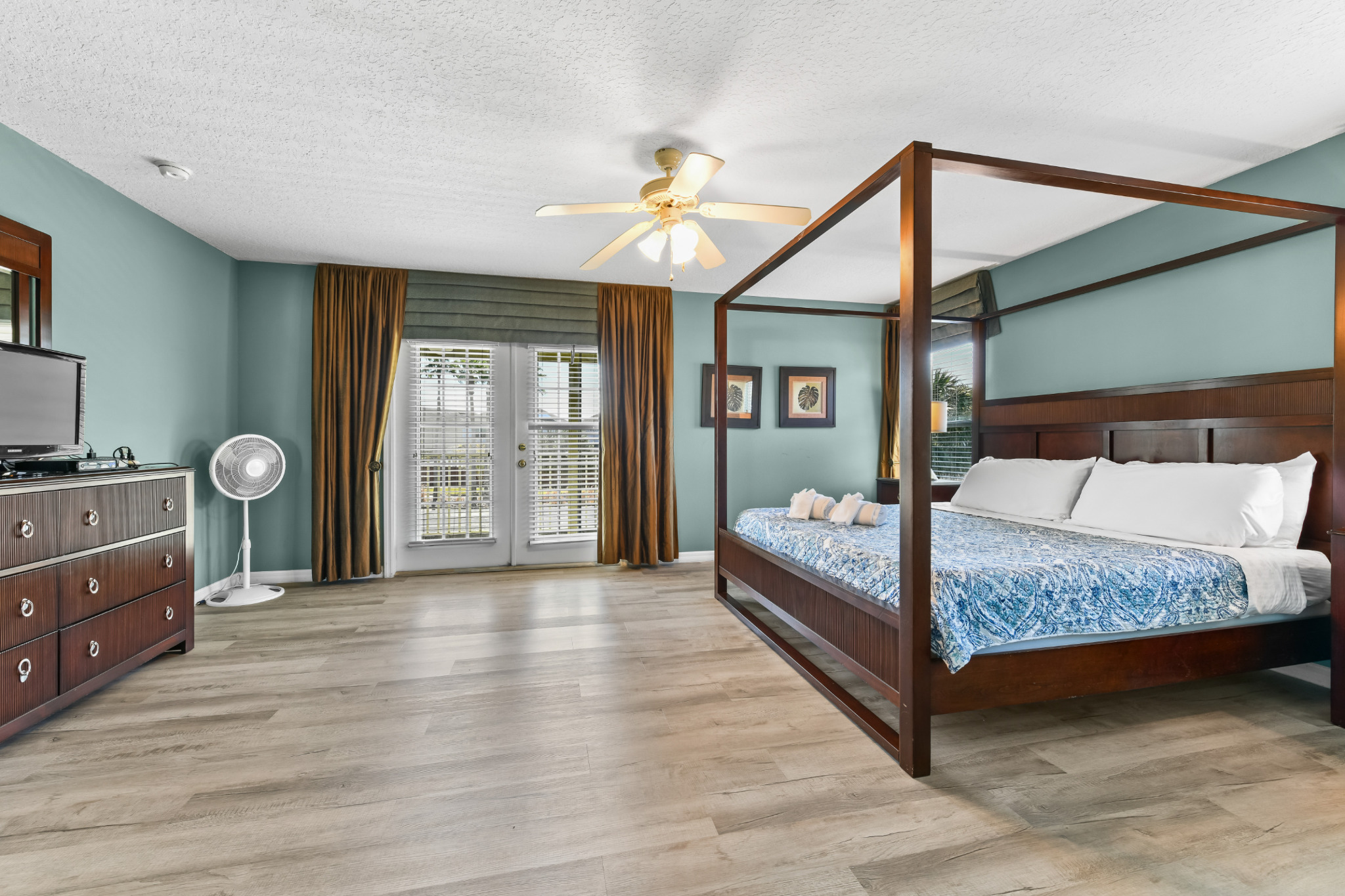 Shire Dream: 5 Bedroom Villa w/ South Facing Pool