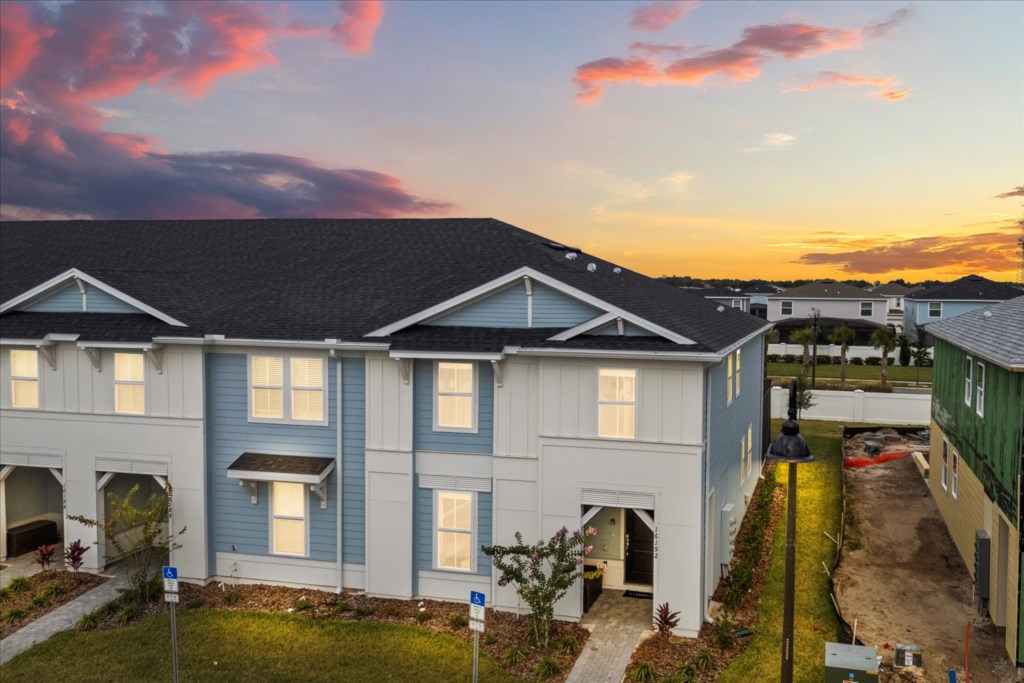 5 bedroom vacation townhouse at Windsor Cay - Image 1