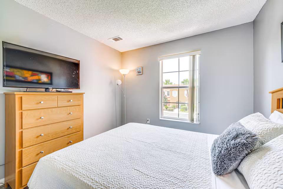QueenBedroom