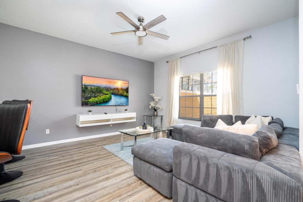 Open floor concept living & dining