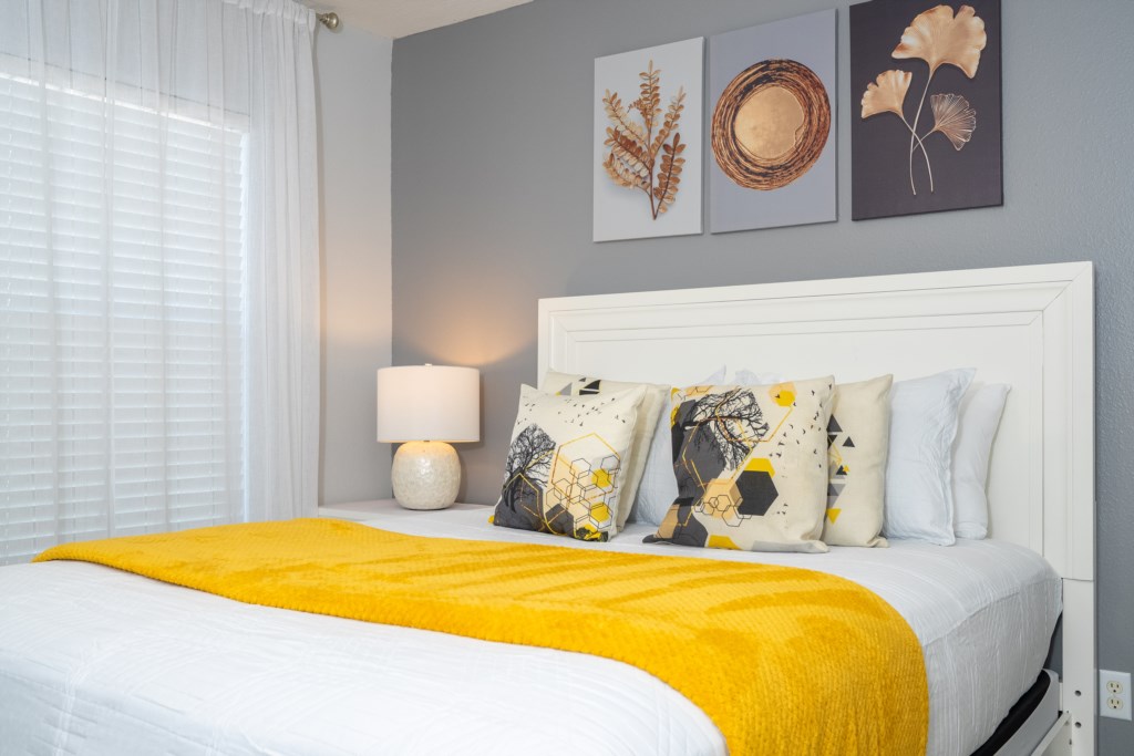 Queen bedroom w/ Flat screen TV