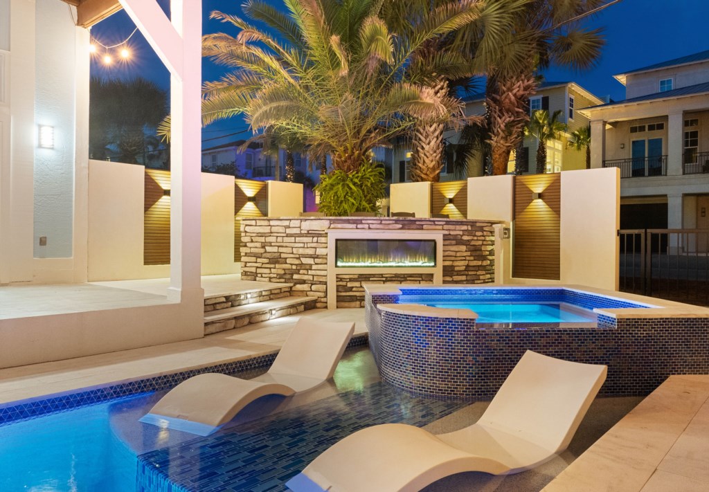 Tropical Pool With Luxury Touches